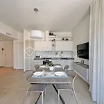 211 - Bilo Appena Ristrutturato A A Due Passi Dal Centro Del Paese - White Club Omaggio Dal Lun Al Ven Fino Al 02-08 Apartment