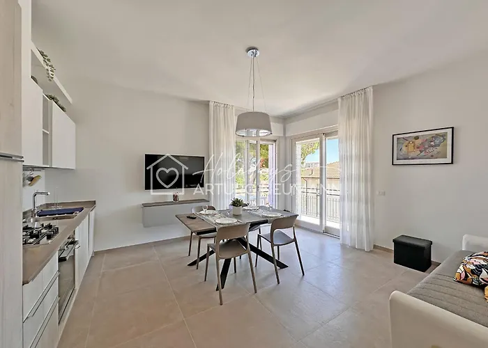 211 - Bilo Appena Ristrutturato A A Due Passi Dal Centro Del Paese Sirolo